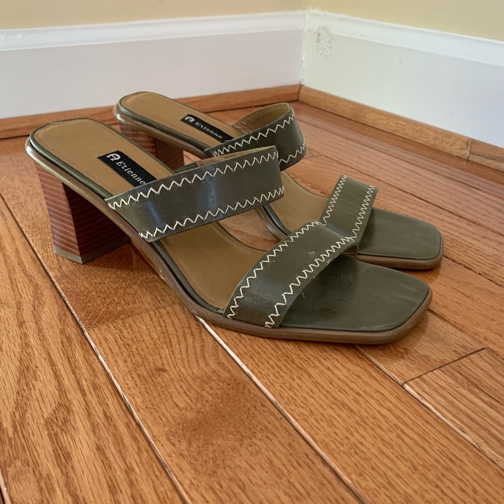 Etieme Aigner Green block heeled scandals